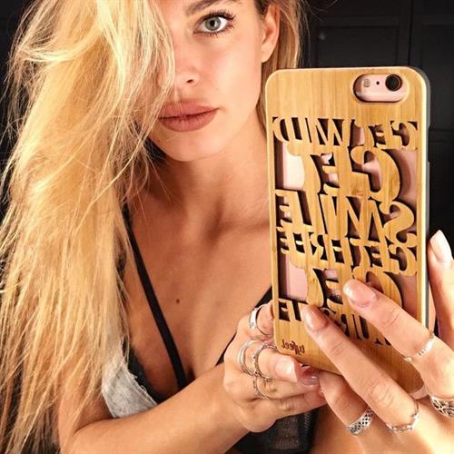Jessica Goicoechea taking a selfie