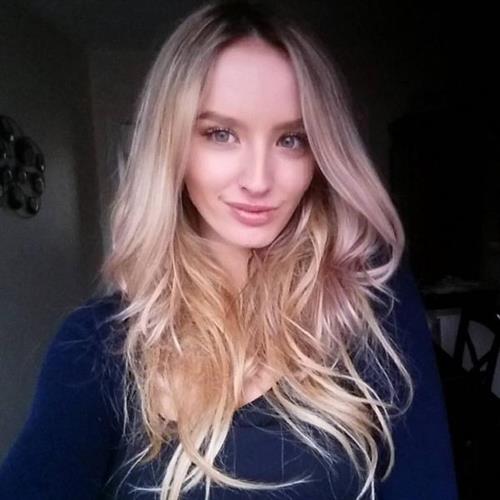 Jessica Stepanova taking a selfie