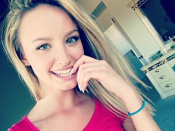 Jessica Stepanova taking a selfie