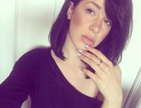 Lyv Alekzandra taking a selfie