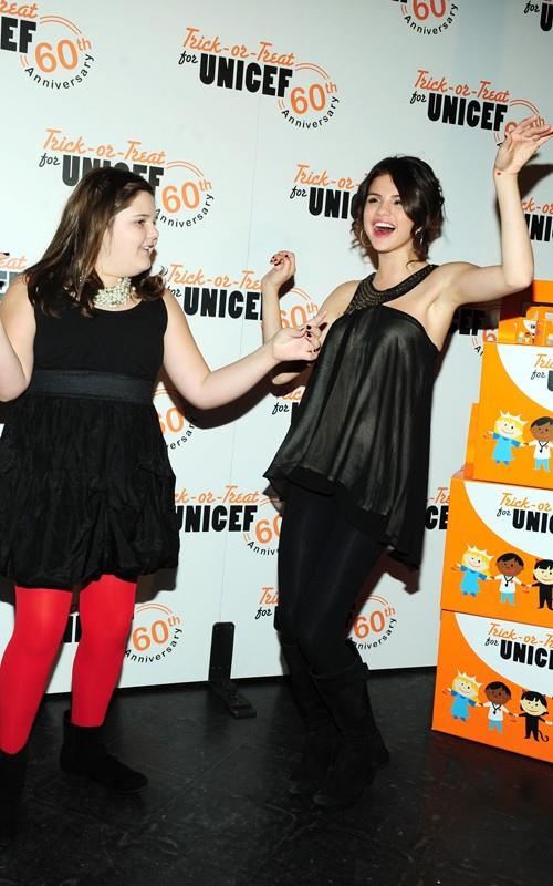 Selena Gomez trick or treat for Unicef Acoustic Concert at the Roxy October 26, 2010 