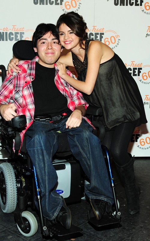 Selena Gomez trick or treat for Unicef Acoustic Concert at the Roxy October 26, 2010 