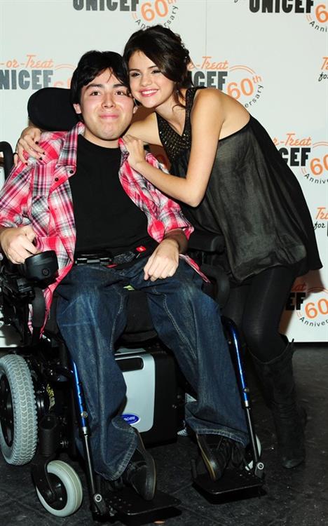 Selena Gomez trick or treat for Unicef Acoustic Concert at the Roxy October 26, 2010 