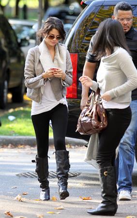 Selena Gomez gets her hair done at Blo in Vancouver on October 14, 2011