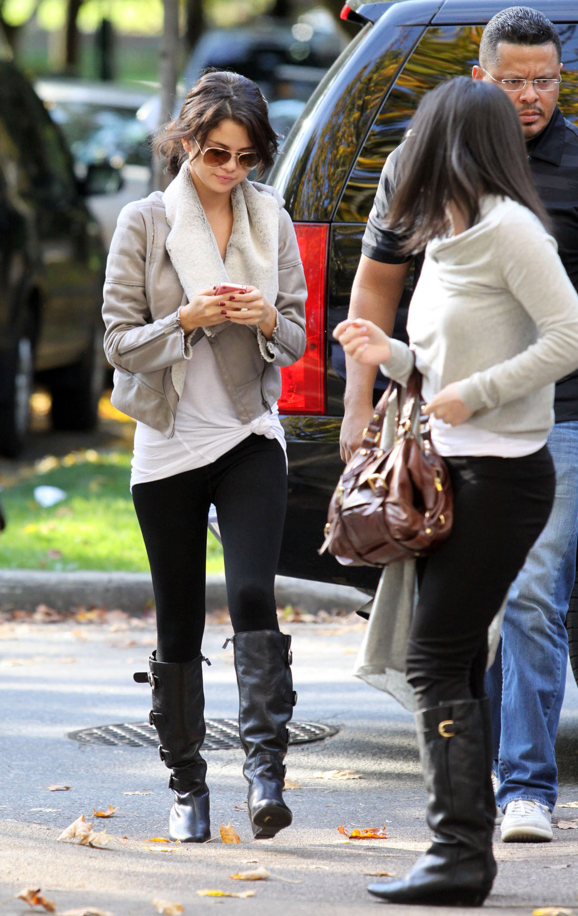 Selena Gomez gets her hair done at Blo in Vancouver on October 14, 2011