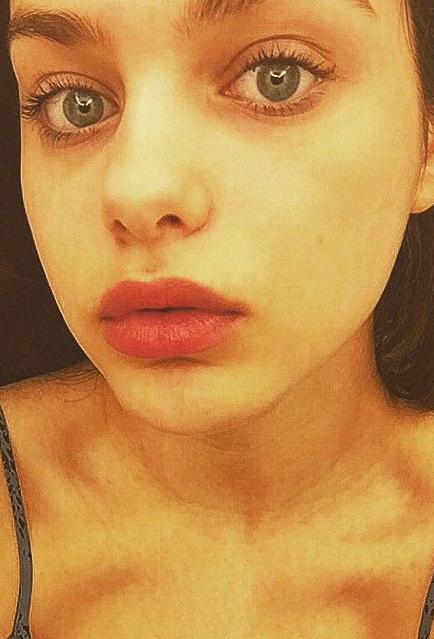 Odeya Rush taking a selfie