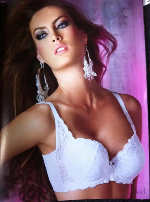 Macri Elena Vélez in lingerie