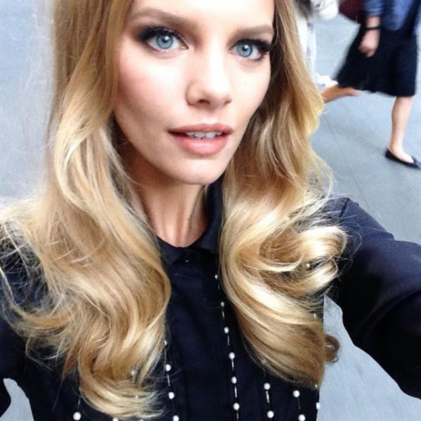 Marloes Horst taking a selfie