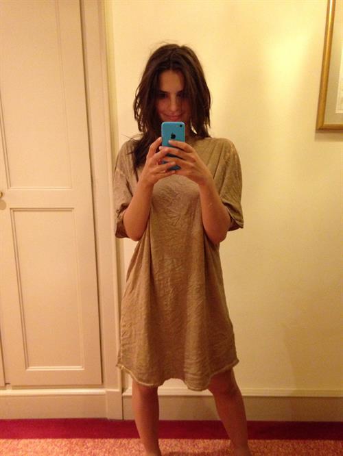 Emily Ratajkowski taking a selfie