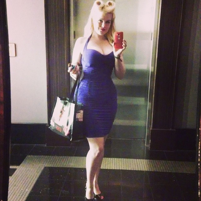 Lilli Luxe taking a selfie