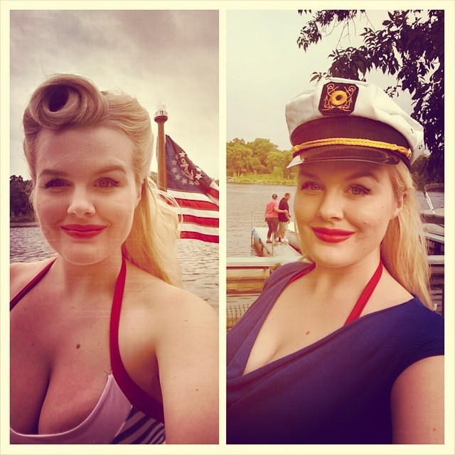 Lilli Luxe taking a selfie