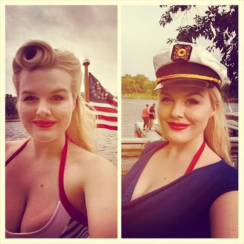 Lilli Luxe taking a selfie