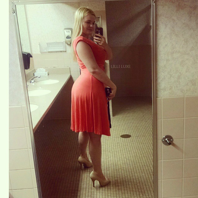 Lilli Luxe taking a selfie