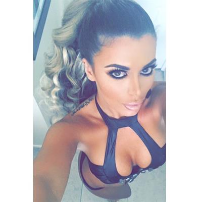 Italia Kash taking a selfie