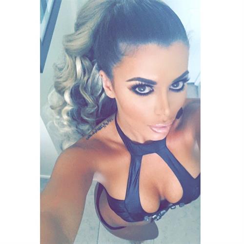 Italia Kash taking a selfie