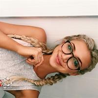 Gabrielle Grace Epstein taking a selfie