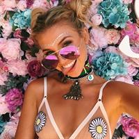 Gabrielle Grace Epstein taking a selfie