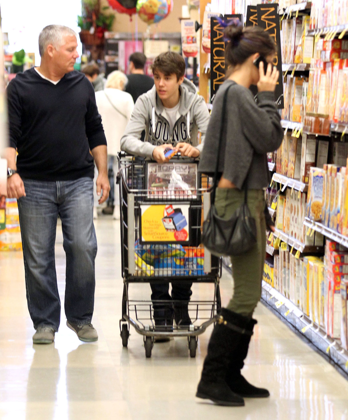 Selena Gomez shopping in Encino on January 14, 2012