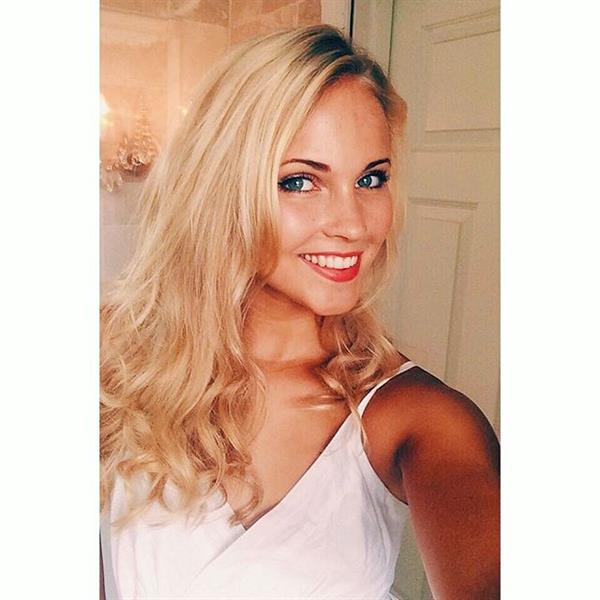 Emilie Voe Nereng taking a selfie