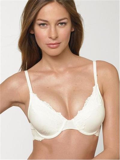 Daniela Lopes in lingerie