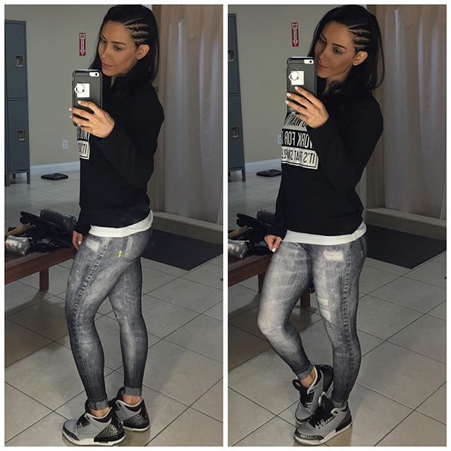 Bella Falconi taking a selfie