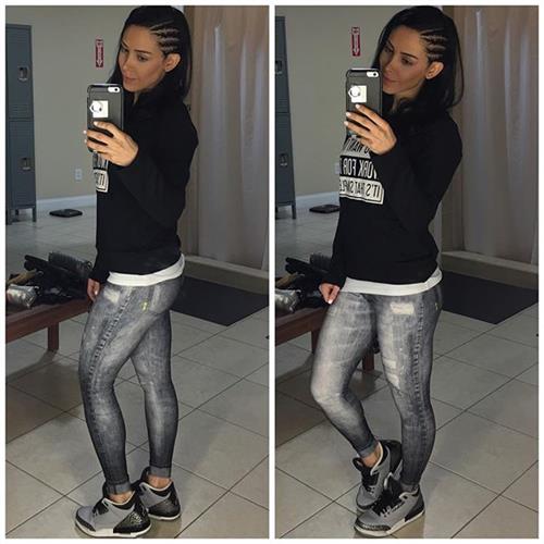 Bella Falconi taking a selfie