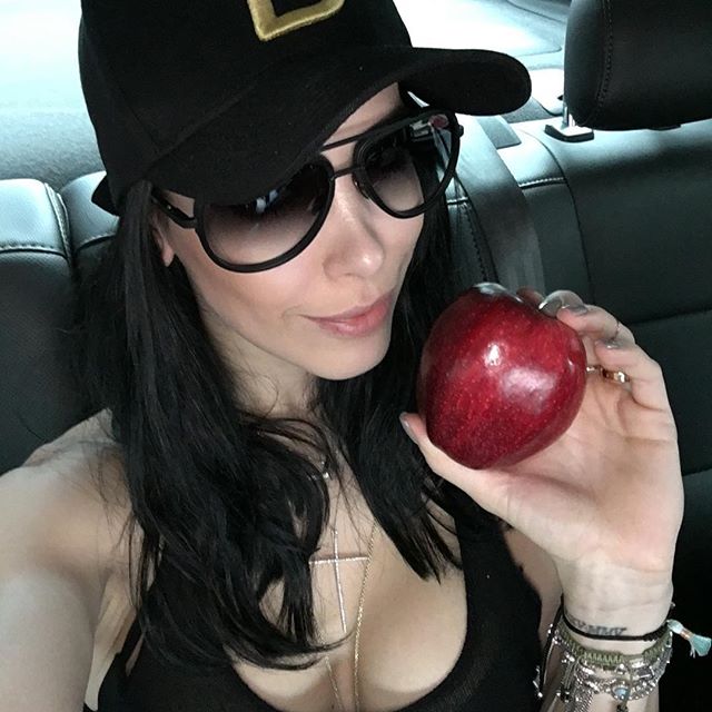 Bella Falconi taking a selfie