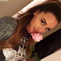 Ana Cheri taking a selfie