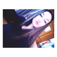 Ariane Fournier taking a selfie