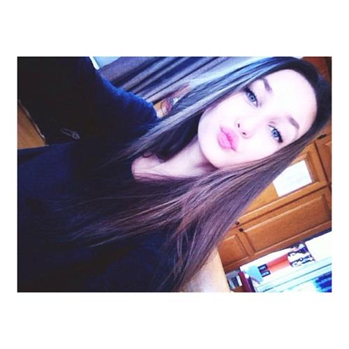 Ariane Fournier taking a selfie