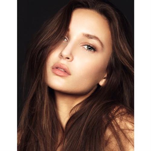 Ariane Fournier taking a selfie