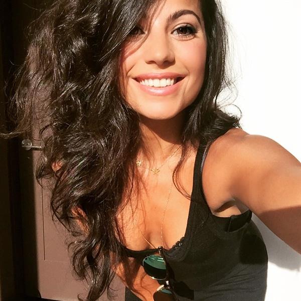 Mónica Alvarez taking a selfie