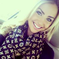 Mackenzie White taking a selfie