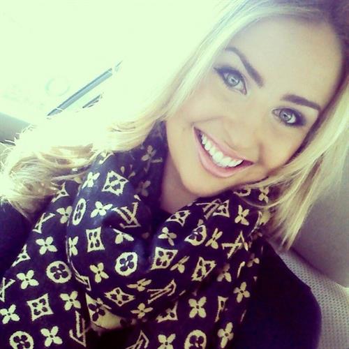 Mackenzie White taking a selfie