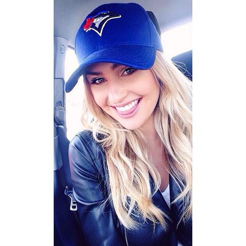 Mackenzie White taking a selfie