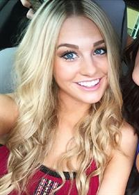 Kaila Loranne taking a selfie