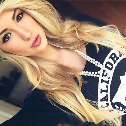 Anna Faith Carlson taking a selfie