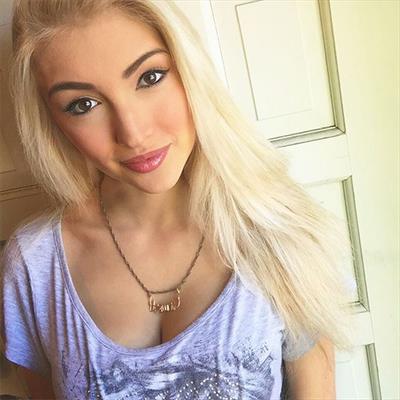 Anna Faith Carlson taking a selfie