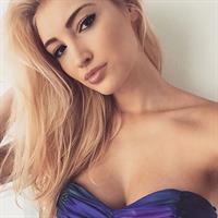 Anna Faith Carlson taking a selfie