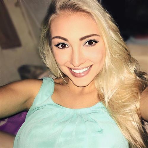 Anna Faith Carlson taking a selfie
