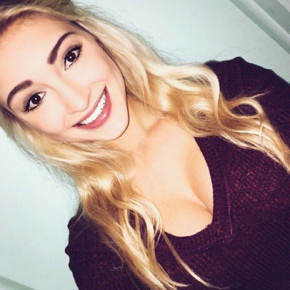 Anna Faith Carlson taking a selfie