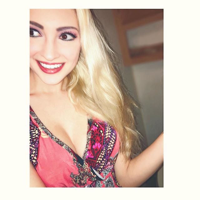 Anna Faith Carlson taking a selfie