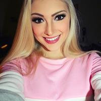 Anna Faith Carlson taking a selfie