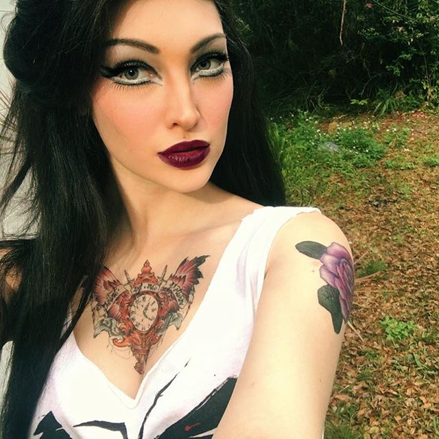 Anna Faith Carlson taking a selfie