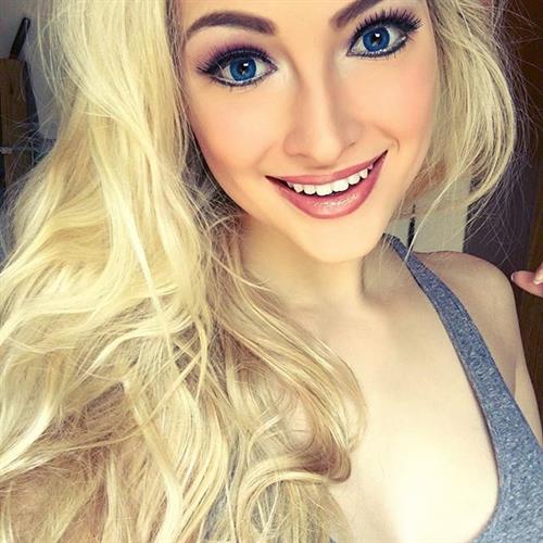 Anna Faith Carlson taking a selfie