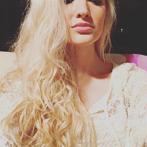 Anna Faith Carlson taking a selfie