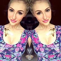 Anna Faith Carlson taking a selfie