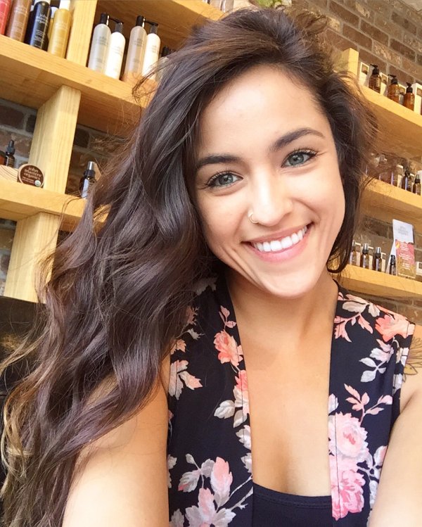 Really looking. Энде харчел. Ливанки селфи. Ig Ladies. Beautiful Ladies selfie.