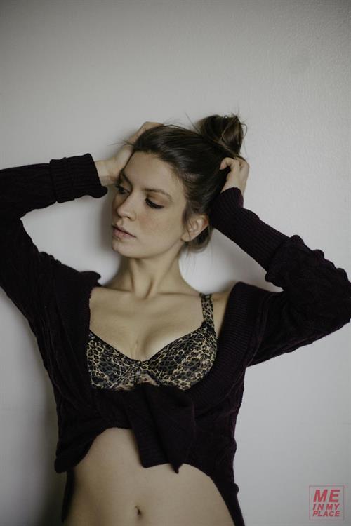 Jillian Rose Reed - Esquire Me in My Place