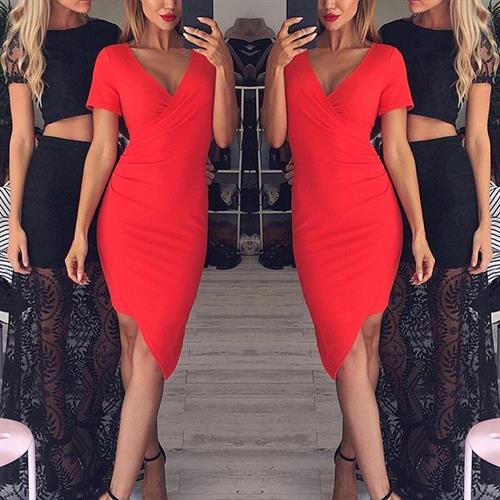 Pia Muehlenbeck taking a selfie